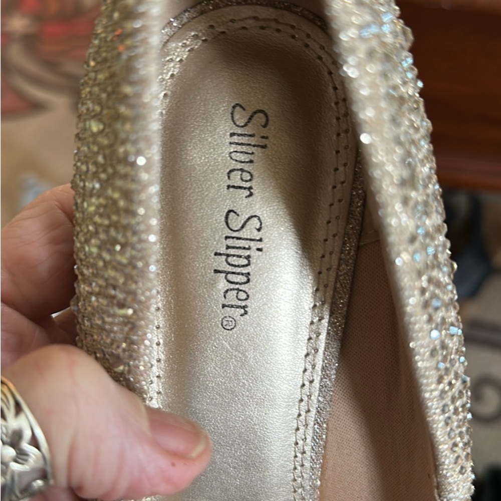 Elegant Silver Women's Pumps - Picture 6 of 6